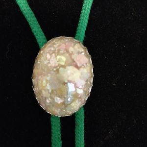 VTG 60s Cast Lucite Western Bolo Green Tie Oval Pink /Cream Nugget Scalloped Rim